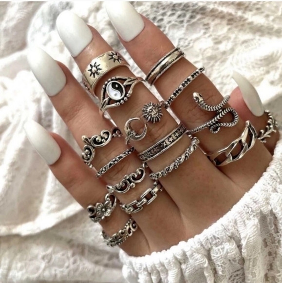 Jewelry - 💥NEW 16pc Antique Silver Midi Ring Set